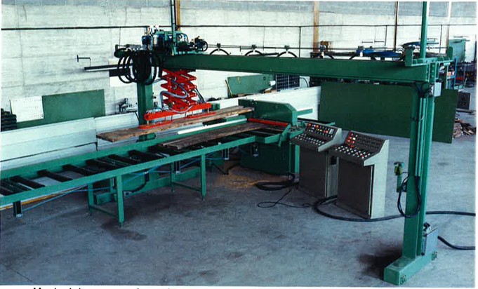 Manipolatore carico troncatrice 1